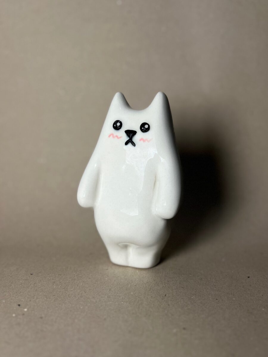 Kotek ceramiczny biały