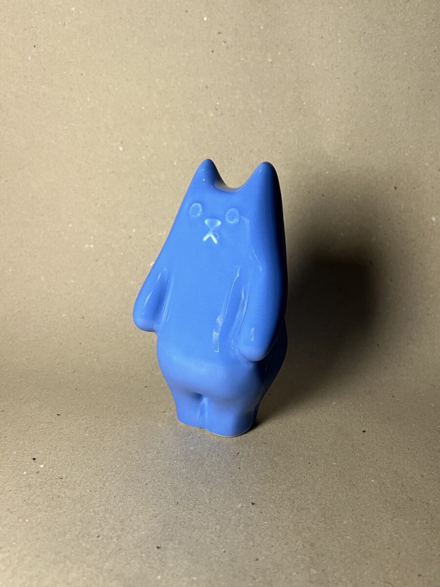 Kotek ceramiczny niebieski
